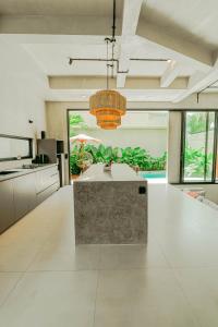 Makai 2 New Large Modern Luxury Villa with Pool