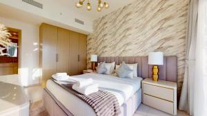 Downtown 2BR - Burj View - Furnished & Ready