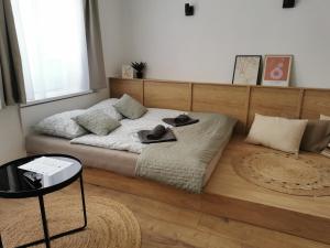 Atlas City Wall Apartment