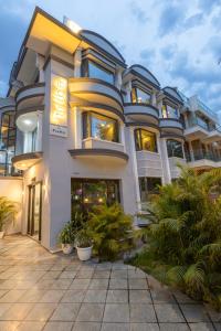 Tribe - Bespoke Hotel by FlxHo Arjun Marg DLF Phase 1 Golf Course Road