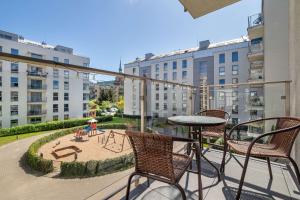 Stylish Apartment with Balcony & Parking Old Town Gdańsk by Noclegi Renters