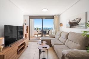 Sea View & Mountain View Apartment with Private Jacuzzi - Sunset Golf, Estepona