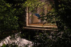 Maisons d'hotes nuit romantique insolite dans une cascade : photos des chambres