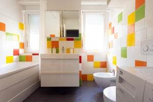 Large Two Bedroom Family APP - free parking