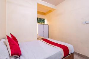 OYO 827 Taj Hotel And Restaurant