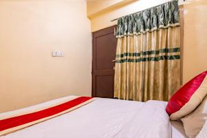 OYO 827 Taj Hotel And Restaurant