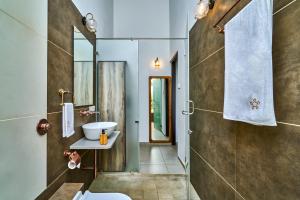 SaffronStays Sarvam - 3bdr wada-inspired pool villa in Igatpuri