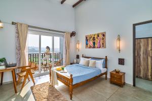 SaffronStays Sarvam - 3bdr wada-inspired pool villa in Igatpuri