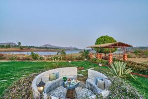 SaffronStays Sarvam - 3bdr wada-inspired pool villa in Igatpuri