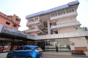 OYO 828 Hotel White Dreams Palace