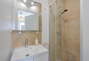 Appartements Le City - 800 m Gare - Hyper Centre - WiFi- Climatise : photos des chambres