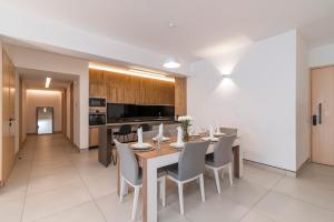 Purple Stays by Your Host