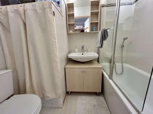 Cabine studieuse avec vue sur le lac 4 couchages ST CYPRIEN PLAGE SC270-070