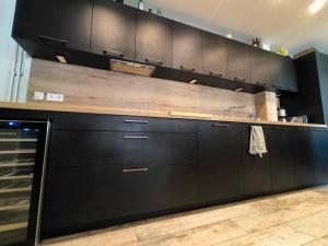 Appartement spacieux, parking, climatisation, rétroprojecteur