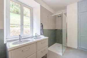Maisons de vacances Gite de l-Oriel - Gite avec Grand Jardin : photos des chambres