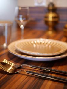 Kuriosis - Central & Elegant