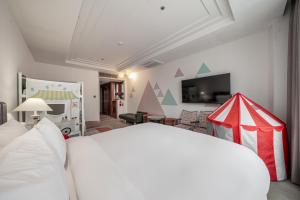 Phòng Gia Đình Phù Hợp Với Trẻ Em – Khách Phải Đi Cùng Trẻ Em Dưới 13 Tuổi (Kids Family Room - Guest Must Accompanied with Kids Under 13 Years)