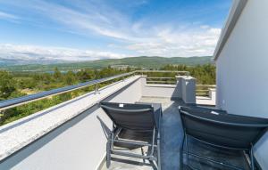 Lovely Apartment In Pridraga With Wifi