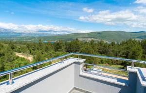 Lovely Apartment In Pridraga With Wifi