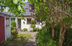 1 Bedroom Beautiful Home In Limhamn