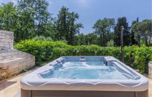 3 Bedroom Awesome Home In Umag