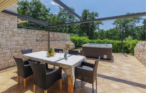 3 Bedroom Awesome Home In Umag