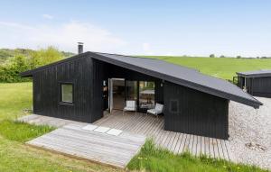 4 Bedroom Lovely Home In Rønde