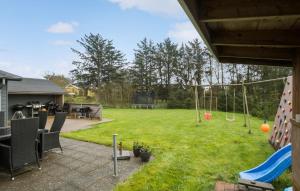 4 Bedroom Cozy Home In Hjørring