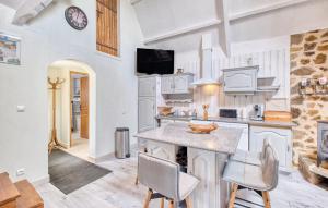 Maisons de vacances Superbe Maison Piscine Privee : photos des chambres