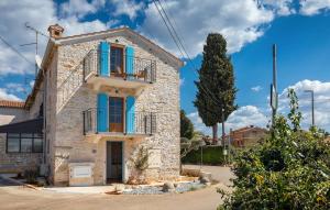 Gorgeous Home In Vabriga With Wifi