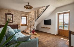 Gorgeous Home In Vabriga With Wifi