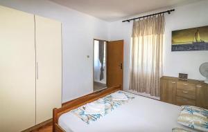 2 Bedroom Cozy Apartment In Obrovac