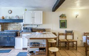 Maisons de vacances Charmante Maison Avec Piscine : photos des chambres
