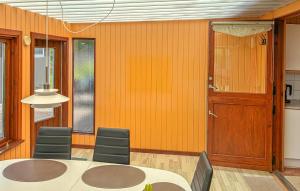 Awesome Home In Væggerløse With Wifi