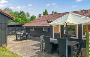 Awesome Home In Væggerløse With Wifi