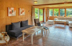 Awesome Home In Væggerløse With Wifi