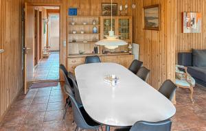 Awesome Home In Væggerløse With Wifi