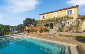 Maisons de vacances Lovely Home In Cornillon : photos des chambres