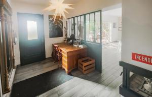 Maisons de vacances Lovely Home In Cornillon : photos des chambres