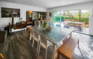 Maisons de vacances Lovely Home In Cornillon : photos des chambres