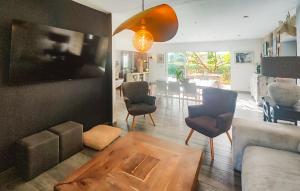 Maisons de vacances Lovely Home In Cornillon : photos des chambres