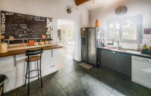 Maisons de vacances Lovely Home In Cornillon : photos des chambres