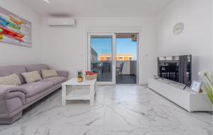 Beautiful Apartment In Povljana 