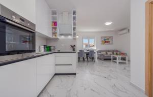 Beautiful Apartment In Povljana 