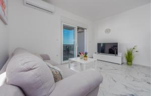 Beautiful Apartment In Povljana