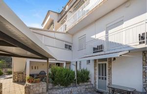 Amazing Apartment In Pirovac With Wifi