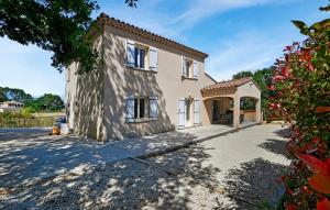Maisons de vacances Amazing Home In Orsan : photos des chambres