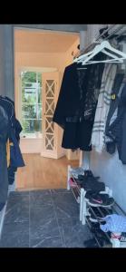 Litet charmigt hus på hästgård