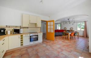 Maisons de vacances Amazing Home In Orsan : photos des chambres