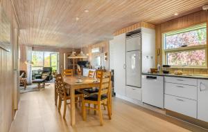 3 Bedroom Nice Home In Farsø